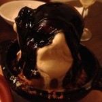 ミニヨン　坂ノ上 - 焼きリンゴにアイスクリーム、カラメルソースがけ