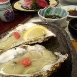 五金 - バチ鮪の刺身と生牡蠣