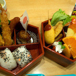 喜八荘 - 「お子様ランチ」（1,050円）。子どもが喜びそうなおかず、フルーツ、お菓子までついているので長い時間ゆったりできます。