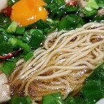 麺屋 我論 - ニラ麺＋メーカーズマーク半熟煮卵