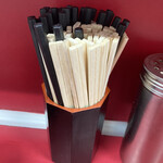 ラーメン二郎 - 箸はエコ箸と割り箸