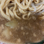 ラーメン二郎 - 微乳化