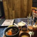 韓国料理 ホンデポチャ - 入り口すぐ