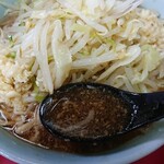 ラーメン二郎 - 非乳化スープ