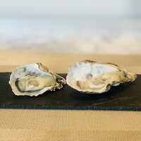 La Brianza - ①：広島大黒神島産（かなわ水産：1867年創業の老舗）のブランド牡蠣：OguroとSentan