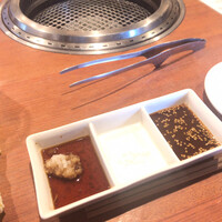 やきにくのバクロ 博多店 - おろしダレ、塩、タレ