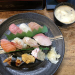 浜寿司 - 特上にぎり(10貫) サケあら粕汁付き