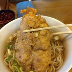 一〇そば - 丼持ち上げて食べたほうがいいよ