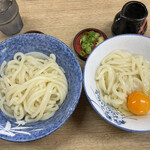 飯野屋 - 左　釜しょうゆ、右　釜玉