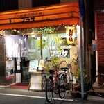 Okonomiyaki Puraza - JR京都線東淀川駅から徒歩約1分の場所にある路面店の｢プラザ｣さん
                        1997年(平成9年)創業、店主は山下浩司氏
                        鉄板カウンター10席、鉄板テーブル4席×3卓で合計22席