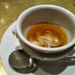 シャテーニュ - ポルチーニ茸とフォアグラのラビオリ　コンソメスープ