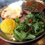 タンドールバル カマルプール - カマルランチ 800円(税込)
      海老と茄子（辛口）、チーズ・クルチャに変更＋200円（税込）
      