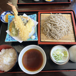 江戸そば きらら - 「天ぷら定食ランチ」1050円+大盛り200円。