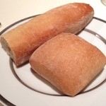 レストランひらまつ レゼルヴ - パン
            細いものは硬めで麦の香りが良かったです。
