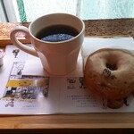 ミサキドーナツ - ホットコーヒーとコーヒーカスター