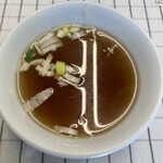 新楽園 台湾美食坊 - 「ルーロー飯」(660円税込)のスープ