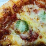 Pizahatto - カズとムックの至福のハーフ&ハーフMサイズ持ち帰りで半額 1,620円がさらに20%offで1,296円税込の厚切イベリコのマルゲリータ