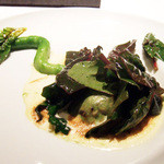 フロリレージュ - クリスマスメニュー(7350円・サ別)の北海道牡蠣と赤茎ほうれん草のあたたかい前菜