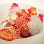 フロリレージュ - クリスマスメニュー(7350円・サ別)のあまおうととちおとめとショコラブランサラダ仕立て