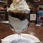 TGIフライデーズ - 明峰と逆さモンブラン(白い山)