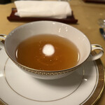 万平ホテル メインダイニングルーム - 散りばめられた金箔が中でキラキラ光ります