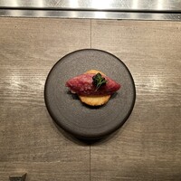 USHIGORO S. NISHIAZABU - キャビアと和牛の燻製タルタル