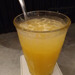 Brasserie BASEL - ◯フルーツハイボールのオレンジ￥660(ハッピーアワーにより￥560)
      ハイボールにオレンジジュースが入っているので飲みやすい！(*´ー｀*)