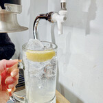 焼肉ホルモンしづる - レモンサワーサーバー