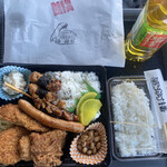 とんかつ 播 - MIX弁当　700円(税込) ご飯大盛り(別添え)無料＋ペットボトルのお茶500ml(サービス)…すごいコスパで有り難い