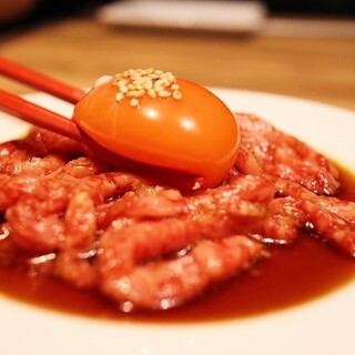 A5ランクの厳選黒毛和牛”絶品ユッケ”もご提供！