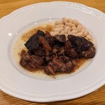 La Stalla - 北海道天塩産牛すね肉と玉ねぎの赤ワイン煮　白いんげん豆添え