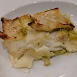 La Stalla - 手打ちラザーニャのオーブン焼き　発酵バターで炒めた蕪を煮溶かして作ったベシャメル　蕪の葉とアンチョビを合わせたサルサ・ヴェルデ　食感のアクセントに生蕪のスライスを挟んで