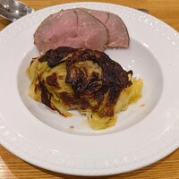 La Stalla - 米、牛肉、パルミジャーノを和えたあんを包んだカプネ（ロールキャベツのような料理）のオーブン焼き　羊のシンタマを加熱燻製後、3ヶ月熟成させた自家製ハム