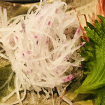 魚酔庭 - 刺身のツマ　美味しそうだから完食しました♪