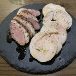 kitchen fumi - 鴨胸肉のハム（440円）、オレガノ風味の鶏むね肉のハム（440円）