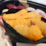 札幌市場めし　まるさん亭 - おかかせ寿司　１人前２１００円　２人前のうに　【　２０１２年１２月　】