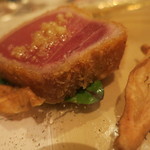 トラットリア・アルベロ - 2皿目の前菜　本鮪　中トロのコレッタ　徳島県産阿波尾鶏のソース