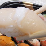 札幌市場めし　まるさん亭 - おかかせ寿司　１人前２１００円　２人前のほたて　【　２０１２年１２月　】