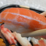 札幌市場めし　まるさん亭 - おかかせ寿司　１人前２１００円　２人前のサーモン　【　２０１２年１２月　】