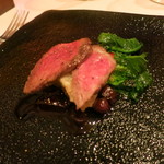 トラットリア・アルベロ - 肉料理　熊本県産赤牛のサーロイン　イタリア産ポルチーニ茸と赤ワインのソース