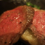 トラットリア・アルベロ - 肉料理　熊本県産赤牛のサーロイン　イタリア産ポルチーニ茸と赤ワインのソース