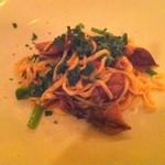 富山県産　ホタルイカと菜の花、
          フレッシュトマトのタリオリーニ