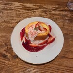 カフェ・ポステン - 苺のロールケーキ