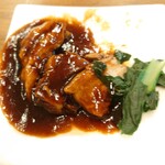 永楽 - 国産豚の本格的中華風角煮、トンポーロはなんと550円(税別)。