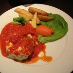 ノッカ イタリアン テーブル - トマトとモッツァレラチーズのイタリアンハンバーグ