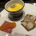 北海道焼肉 北うし - フォアグラ茶碗蒸し、和牛ロース刺し自家製カラスミ大根、ツブと岩海苔のテリーヌ