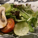 北海道焼肉 北うし - シャインマスカットととろろのサラダ