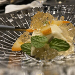 北海道焼肉 北うし - 北海道ミルクのアイスと白ワインジュレ、金柑