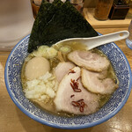 中華そば 笑歩 - 特製塩そば¥1,100。普通盛りでも決して量が少ない訳ではない。