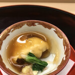 赤坂 菊乃井 - 昼懐石１３３１０円。赤飯蒸し。赤飯に生湯葉を乗せて蒸したものに、鼈甲餡をかけてあります。